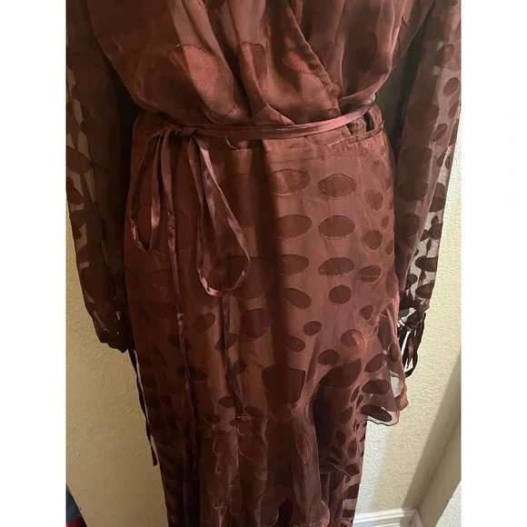 ASOS DESIGN Tall brown satin jacquard warped dot wrap maxi dress with tie waist - Picture 12 of 15